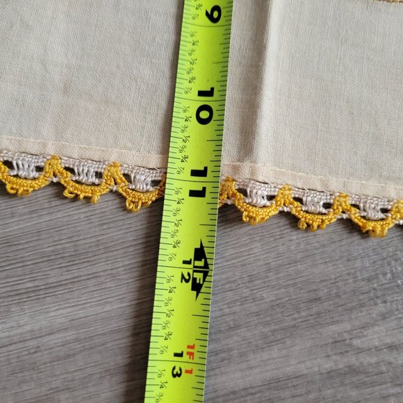 Vintage Hand-Embroidered Linen Tablecloth Stand Cover With Yellow Daisy Design & - Picture 7 of 7